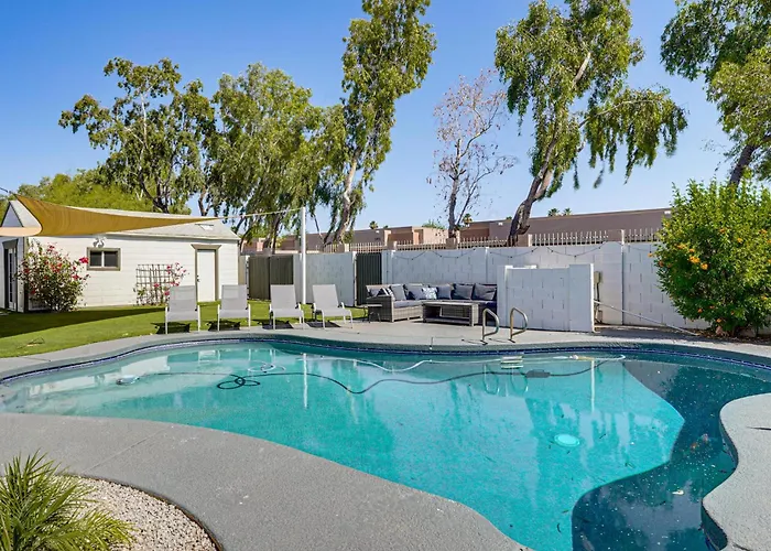 Backyard Oasis! Group Retreat Near Town Holiday home *