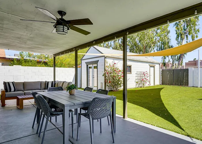 Backyard Oasis! Group Retreat Near Town Holiday home