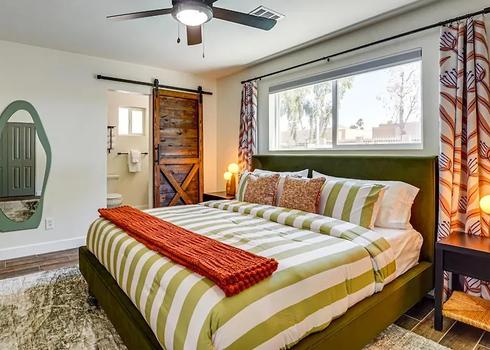 Backyard Oasis! Group Retreat Near Town Holiday home *