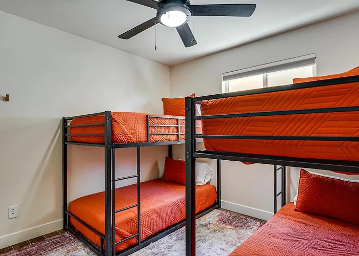 Backyard Oasis! Group Retreat Near Town Holiday home Tempe