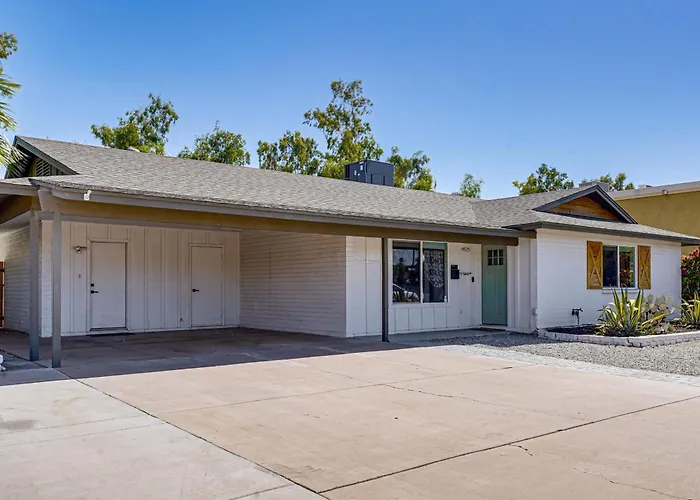 Backyard Oasis! Group Retreat Near Town Tempe